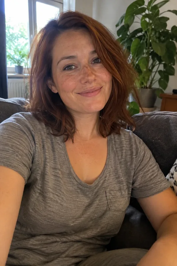 Foto di una donna dal telefono